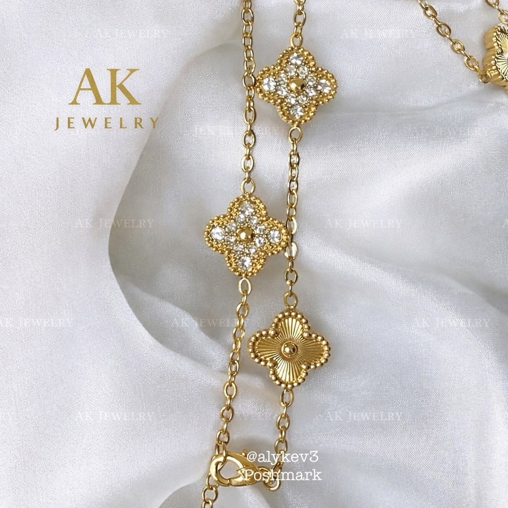 💎NECKLACE LUXURY 18k QUATREFOIL Clover 10 Motif Gold and Pave Classic Elegance